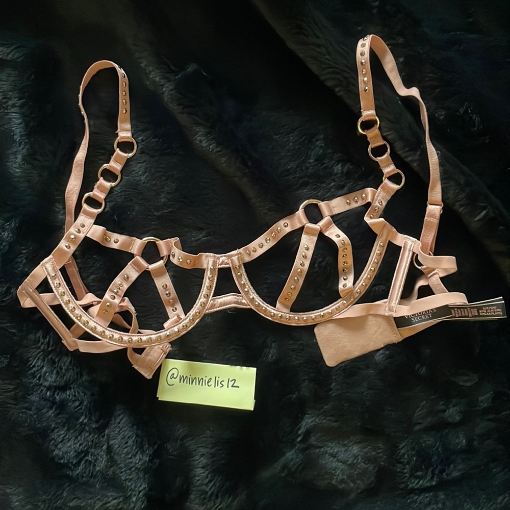 NWOT Victoria’s Secret Swarovski strappy bra size small